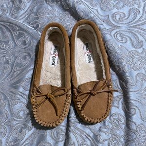 MINNETONKA SLIPPERS